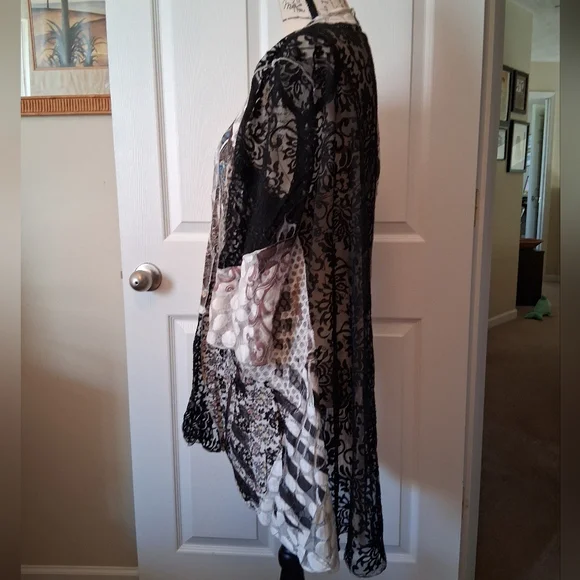 Floral Boho Open Tunic. Large - Picture 6 of 6